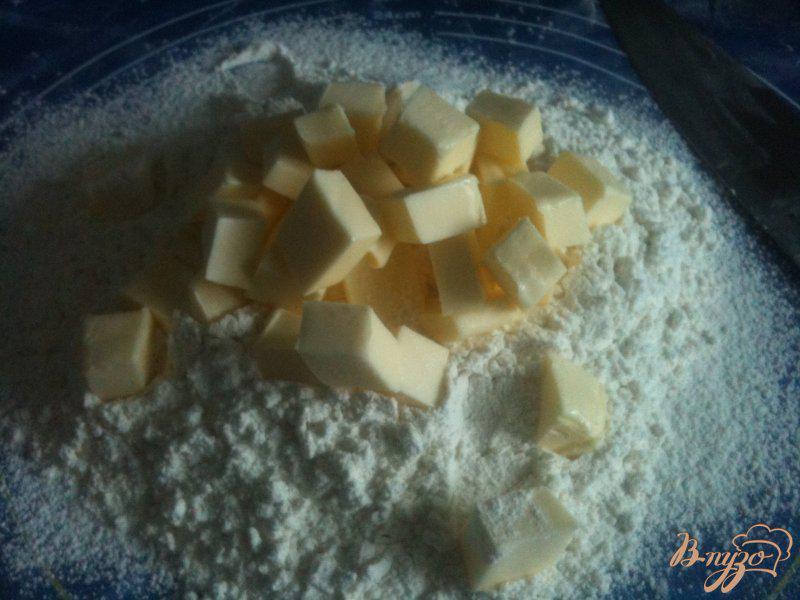 Фото приготовление рецепта: Пирог с копченой курятиной, имбирем и ананасом шаг №1