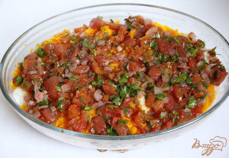Фото приготовление рецепта: Рыбно-рисовая запеканка  под тыквенно-томатным соусом шаг №8
