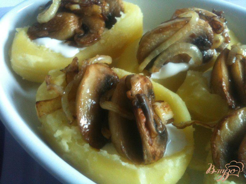 Фото приготовление рецепта: Картофельные лодочки с грибами и ветчиной шаг №4