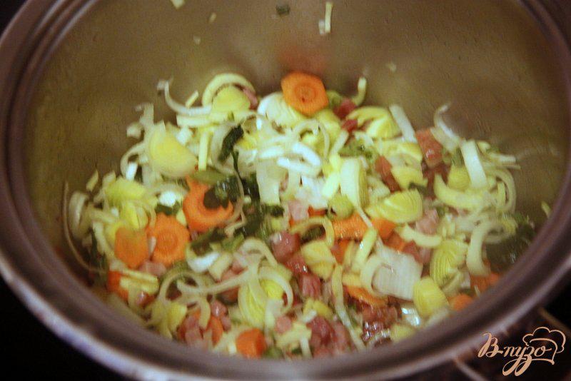Фото приготовление рецепта: Суп с чечевицей и шпинатом по мотивам  от Джейми Оливера шаг №2