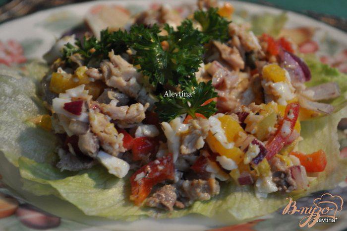 Фото приготовление рецепта: Салат с цыпленком  и перцем шаг №6