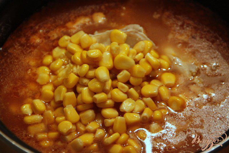 Фото приготовление рецепта: Густой суп с перловкой и кукурузой шаг №6