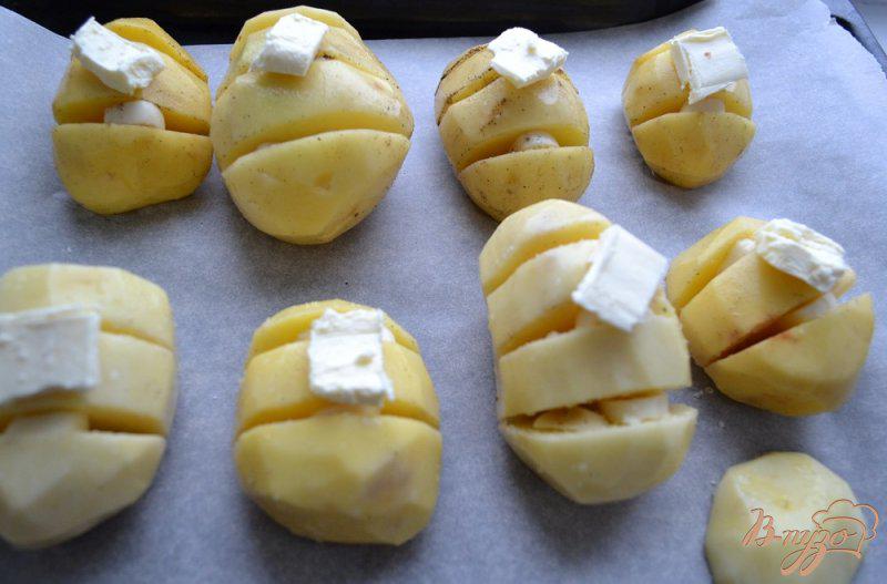 Фото приготовление рецепта: Картофель, запеченный с чесноком шаг №3