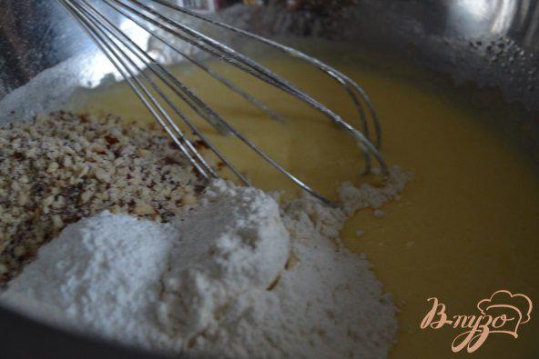 Фото приготовление рецепта: Творожные оладьи с фундуком шаг №2