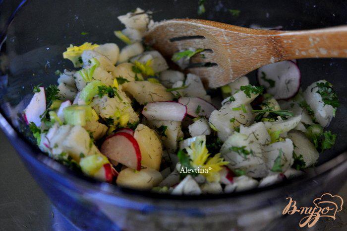 Фото приготовление рецепта: Картофельный салат с редисом шаг №2