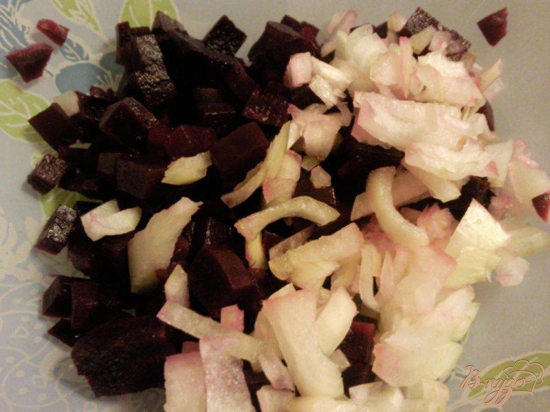Фото приготовление рецепта: Салат из морской капусты и свеклы шаг №2