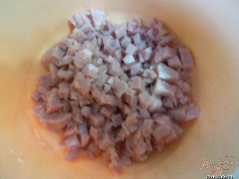 Фото приготовление рецепта: Салат с яичными блинчиками шаг №4