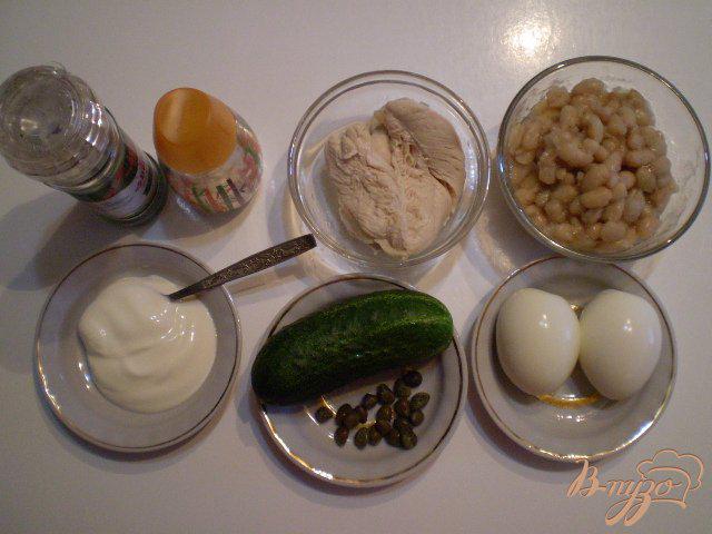 Фото приготовление рецепта: Салат куриный с каперсами и фасолью шаг №1