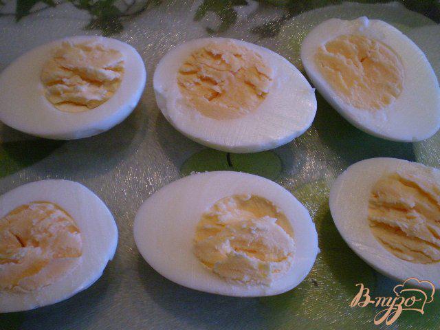 Фото приготовление рецепта: Яйца фаршированные шаг №2