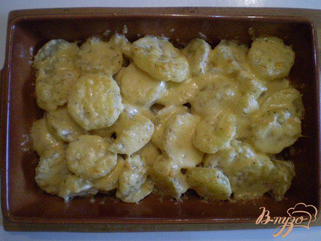 Фото приготовление рецепта: Картофель запеченный с сыром шаг №4