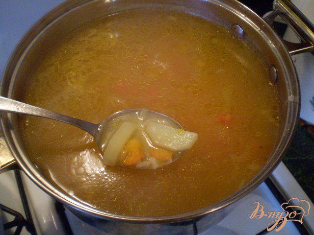 Фото приготовление рецепта: Рисово-томатный суп шаг №5