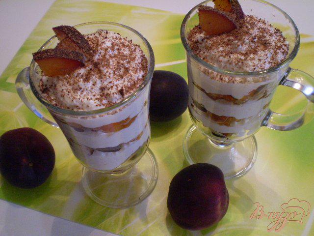 Фото приготовление рецепта: Десерт творожный с фруктами шаг №6
