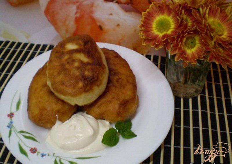 Фото приготовление рецепта: Жаренные пирожки с картофелем и луком шаг №6