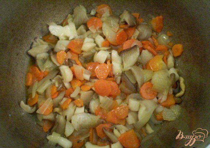 Фото приготовление рецепта: Картофель с грибами шаг №3