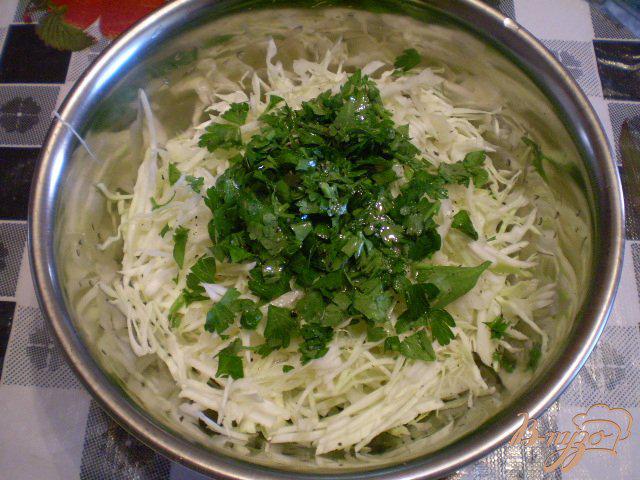 Фото приготовление рецепта: Легкий овощной салат с кукурузой и перепелиными яйцами шаг №2