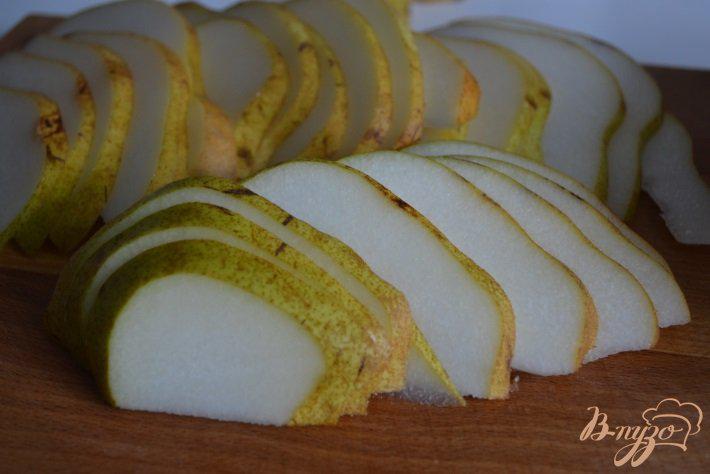 Фото приготовление рецепта: Запеканка из картофеля с грушами и утиными желудочками шаг №2