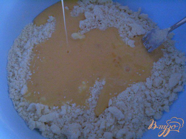 Фото приготовление рецепта: Пирог с абрикосами шаг №6