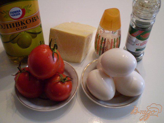 Фото приготовление рецепта: Яичница с помидорами и сыром шаг №1