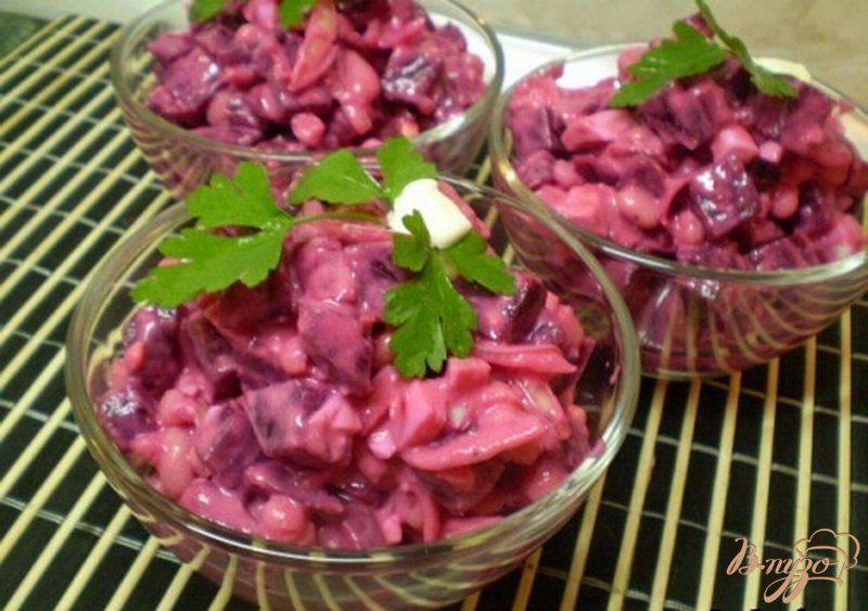 Фото приготовление рецепта: Свекольный салат с фасолью шаг №4