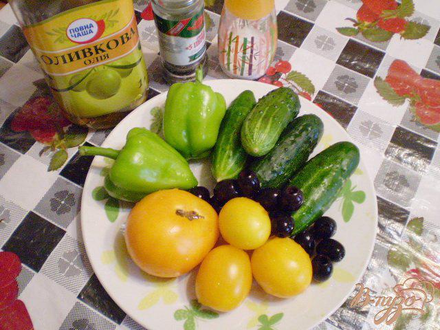 Фото приготовление рецепта: Салат с желтыми томатами шаг №1