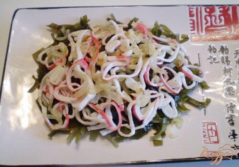 Фото приготовление рецепта: Салат с морской капустой шаг №4