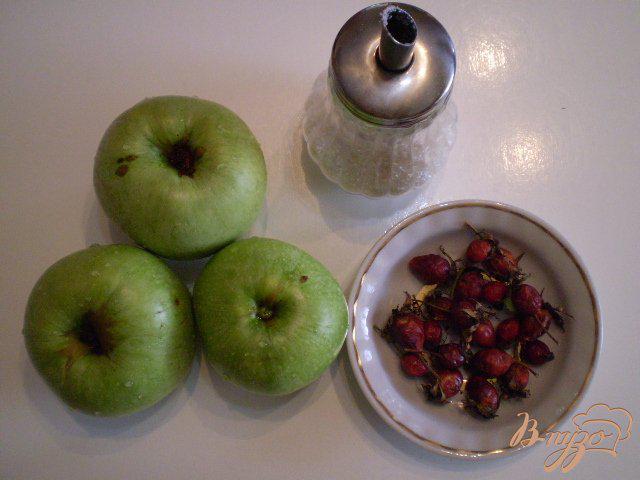 Фото приготовление рецепта: Яблочно-шиповниковый компот шаг №1