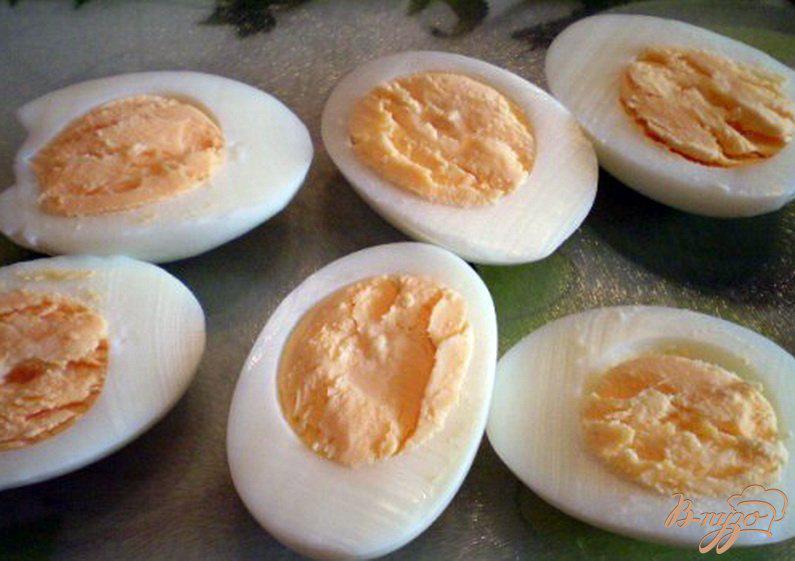 Фото приготовление рецепта: Яйца фаршированные творогом и морковью шаг №2