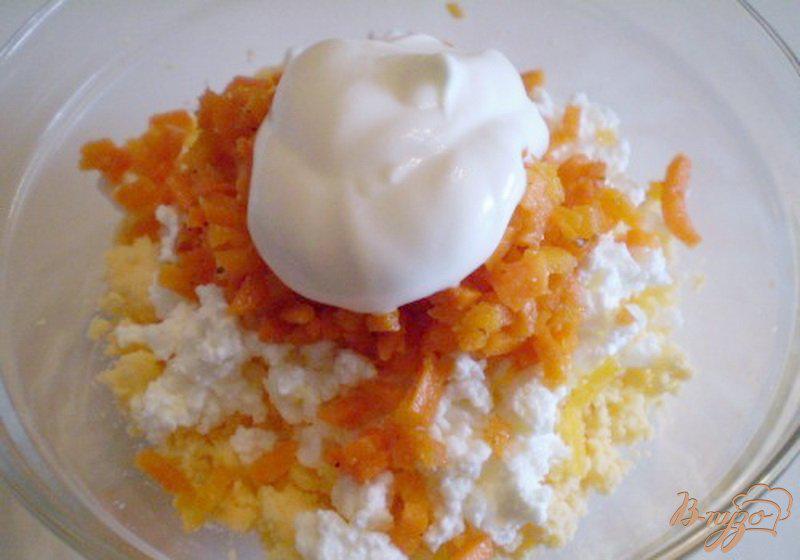 Фото приготовление рецепта: Яйца фаршированные творогом и морковью шаг №3
