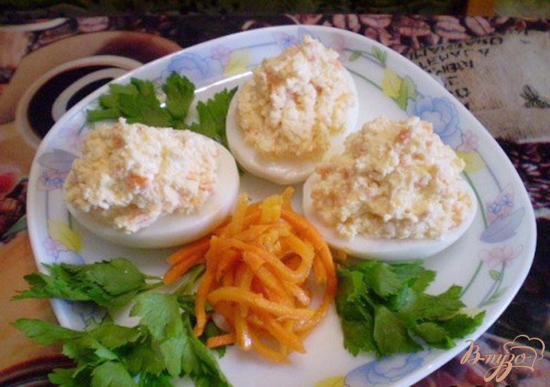 Фото приготовление рецепта: Яйца фаршированные творогом и морковью шаг №5