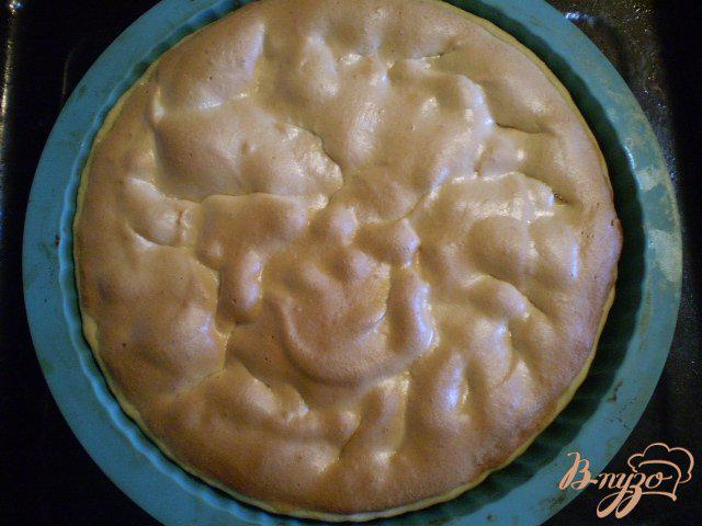 Фото приготовление рецепта: Песочный пирог с грушами шаг №8