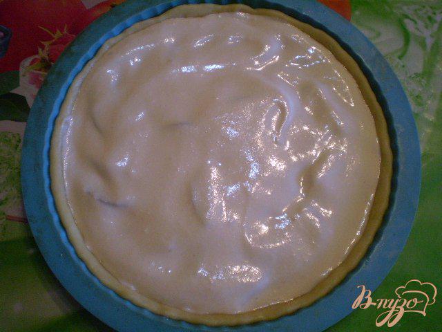 Фото приготовление рецепта: Песочный пирог с грушами шаг №7