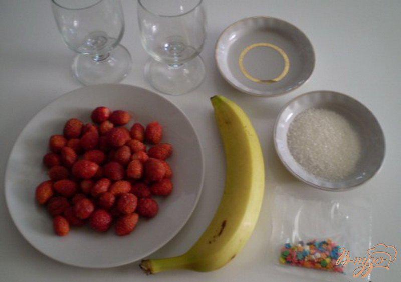 Фото приготовление рецепта: Десерт «Клубника с бананом» шаг №1