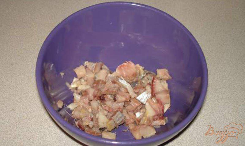 Фото приготовление рецепта: Картофель с селедочным салатом шаг №2