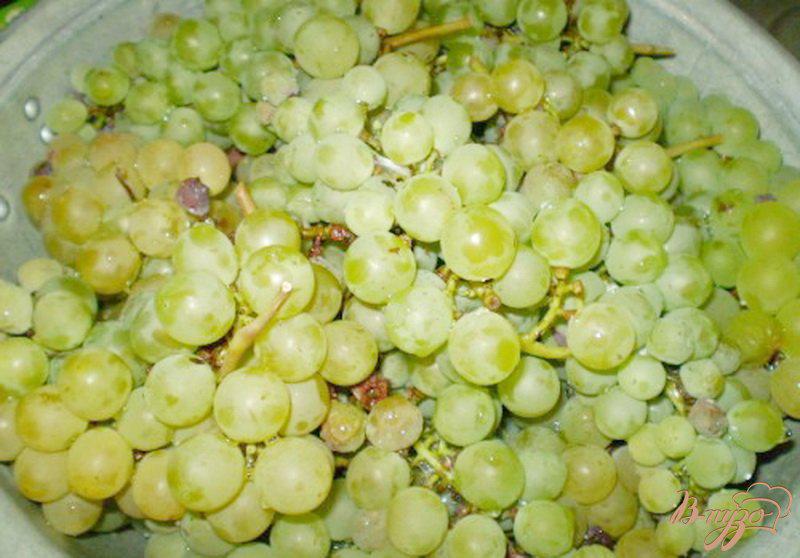 Фото приготовление рецепта: Натуральный виноградный сок из соковарки шаг №1