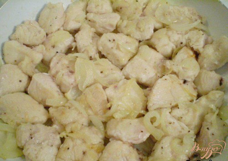 Фото приготовление рецепта: Куриное филе в сливках шаг №4