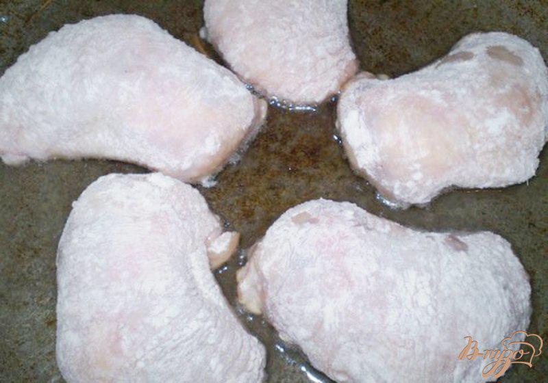 Фото приготовление рецепта: Крылышки фаршированные сыром и яйцом шаг №8