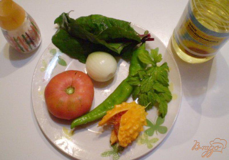 Фото приготовление рецепта: Овощной салат с горькой тыквой шаг №1