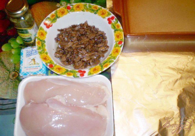 Фото приготовление рецепта: Рулет мясной с грибами, сыром и каперсами шаг №1