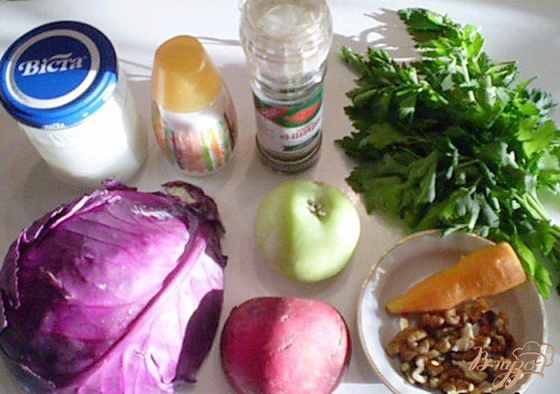 Фото приготовление рецепта: Салат из капусты с редькой и яблоком шаг №1