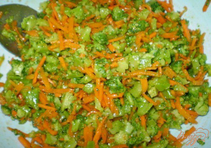 Фото приготовление рецепта: Салат из брокколи и моркови по-корейски шаг №4