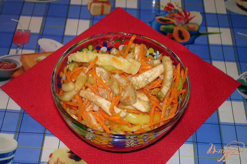 Фото приготовление рецепта: Острый салат из синенький и морковки шаг №5