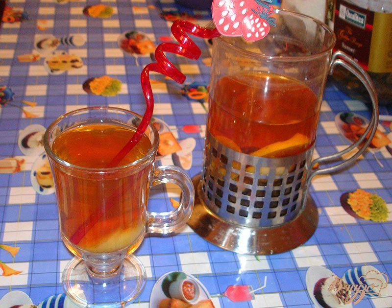 Фото приготовление рецепта: Холодный чай с лимоном и персиком шаг №4