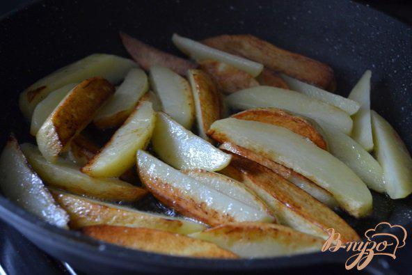 Фото приготовление рецепта: Жареный картофель с грибами шаг №2