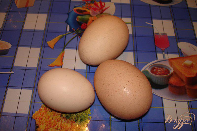 Фото приготовление рецепта: Фаршированные яйца с голубым сыром шаг №1