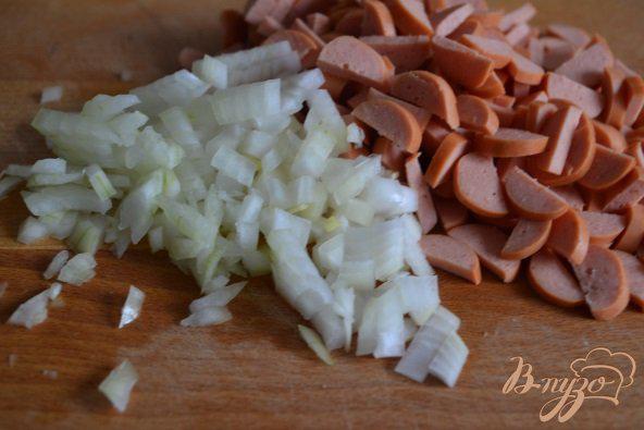 Фото приготовление рецепта: Яичный салат с маринованными грибами шаг №2