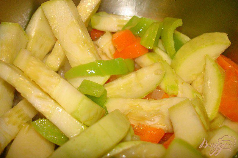 Фото приготовление рецепта: Суп из кабачков с гренками шаг №4