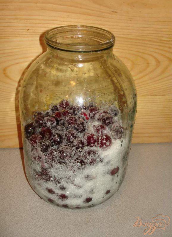 Фото приготовление рецепта: Домашняя вишневая наливка без спирта шаг №2