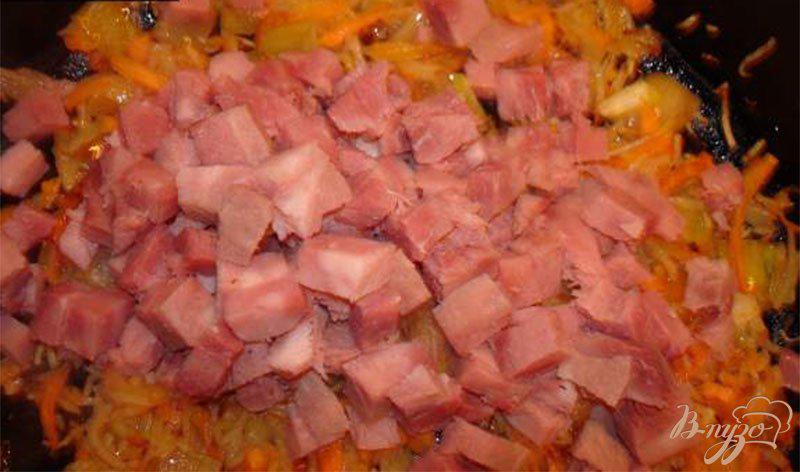 Фото приготовление рецепта: Сырный суп с ветчиной, сельдереем и другими овощами шаг №4