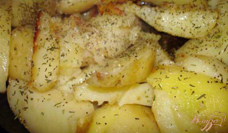 Фото приготовление рецепта: Картофель со специями и свежими травами шаг №3