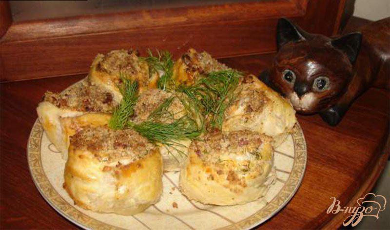 Фото приготовление рецепта: Ореховые столбики из слоеного теста с ветчиной и сыром шаг №5